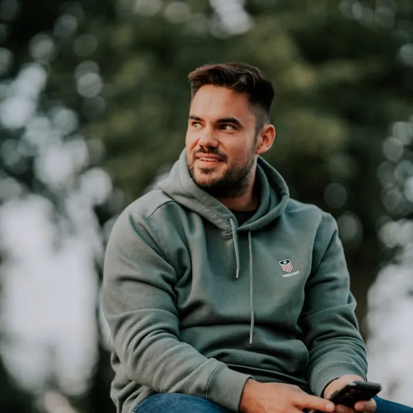 Péter ügyfél portréja